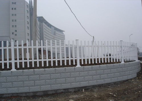 PVC園林護(hù)欄的優(yōu)勢(shì)與廠家直銷應(yīng)用——街道綠化隔離欄與圍墻護(hù)欄的完美選擇