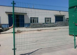 雙邊絲護欄網報價與廠家選擇指南 鐵藝護欄的市場分析